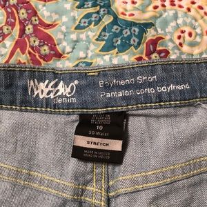 Stretch boyfriend shorts